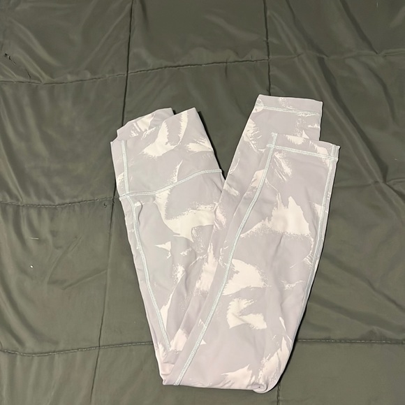 Hardly worn lululemon 25’ size 4 leggings - Picture 1 of 6